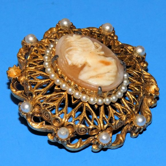 Vintage FLORENZA Cameo Brooch Pin Left Facing Gold Tone Frame Faux Seed Pearls - Picture 3 of 6